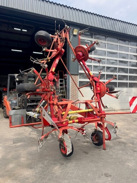 LELY 675 tedder - Obracač sena: obrázok 4 LELY 675 tedder - Obracač sena: obrázok 4