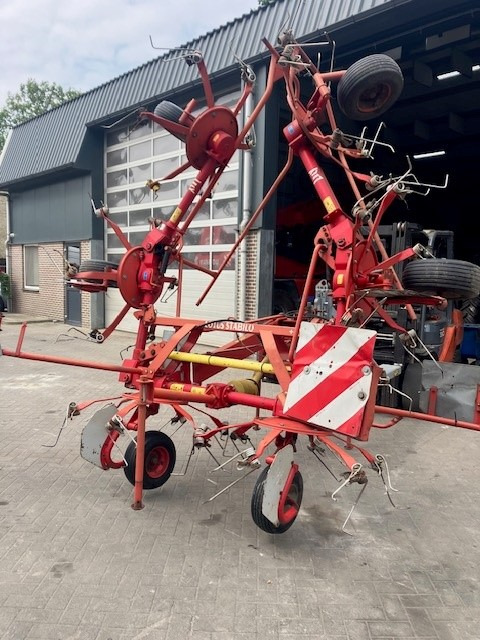 LELY 675 tedder - Obracač sena: obrázok 5 LELY 675 tedder - Obracač sena: obrázok 5