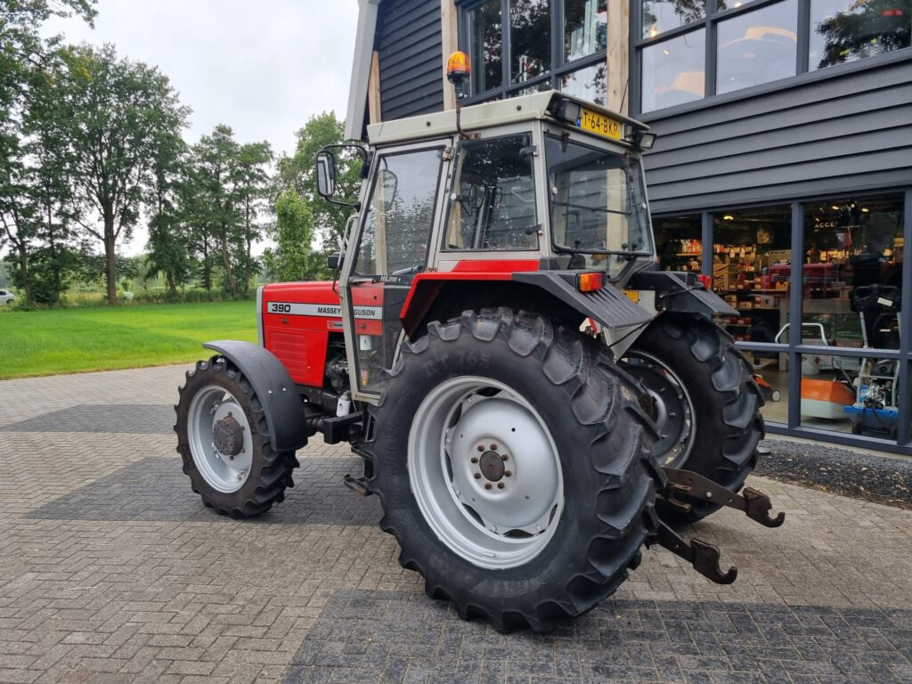 MASSEY FERGUSON 390 - Traktor: obrázok 3 MASSEY FERGUSON 390 - Traktor: obrázok 3