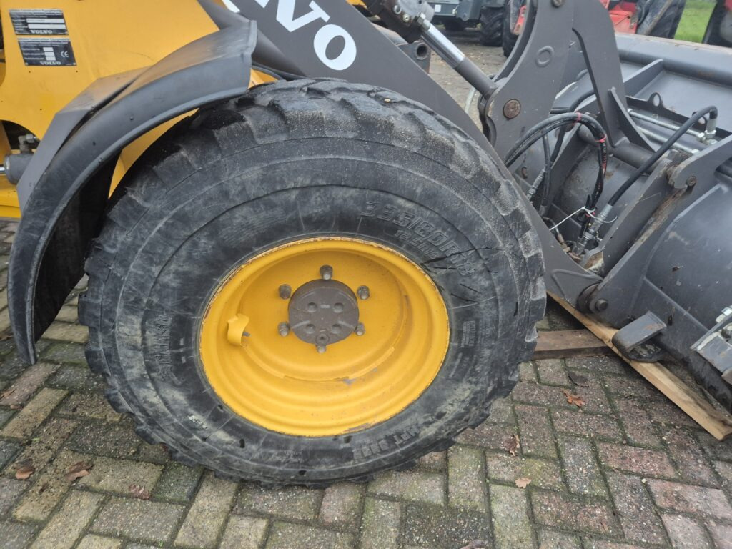 VOLVO L25F - Kolesový nakladač: obrázok 3 VOLVO L25F - Kolesový nakladač: obrázok 3