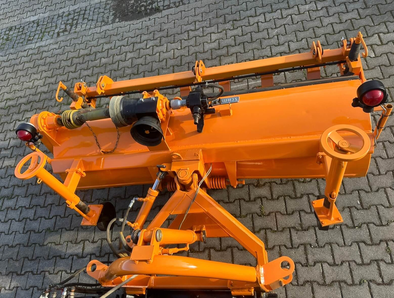 Unimog Frontanbaukehrbesen Schmidt VKS4.2 - Zametač: obrázok 5 Unimog Frontanbaukehrbesen Schmidt VKS4.2 - Zametač: obrázok 5