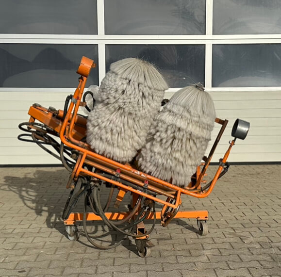 Unimog Leitpfostenwaschgerät Schmidt RPS-H - Zametač: obrázok 1 Unimog Leitpfostenwaschgerät Schmidt RPS-H - Zametač: obrázok 1