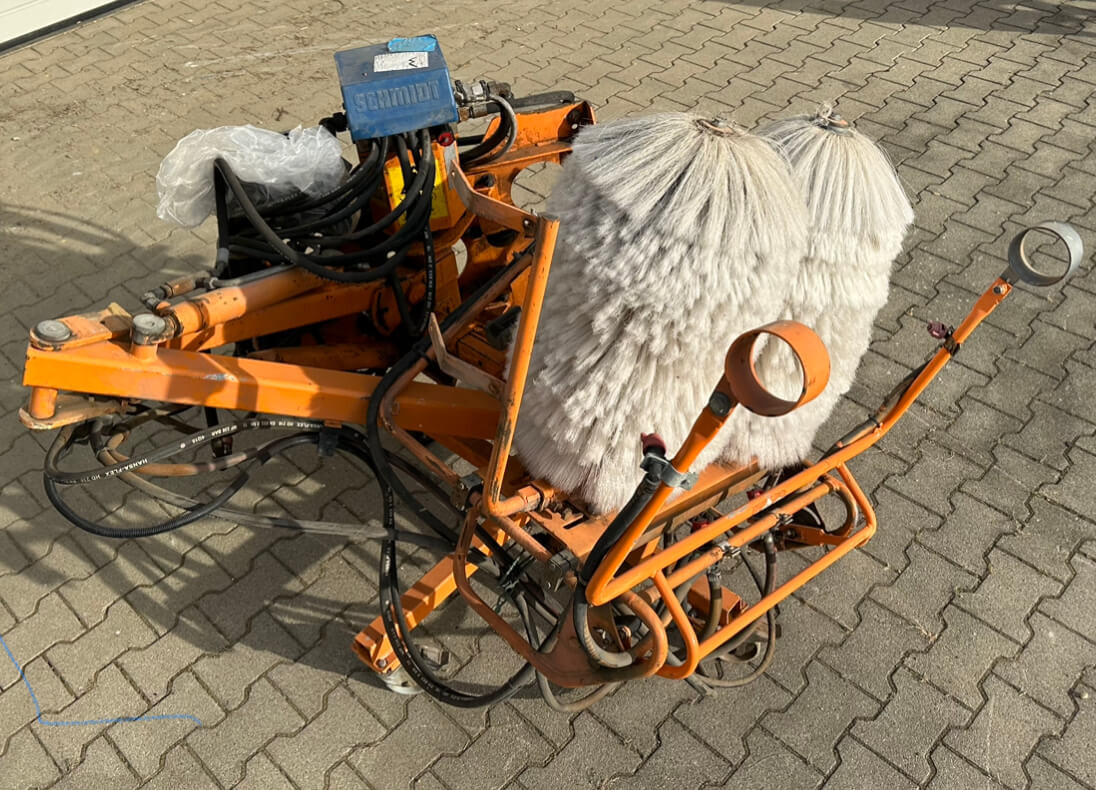 Unimog Leitpfostenwaschgerät Schmidt RPS-H - Zametač: obrázok 2 Unimog Leitpfostenwaschgerät Schmidt RPS-H - Zametač: obrázok 2