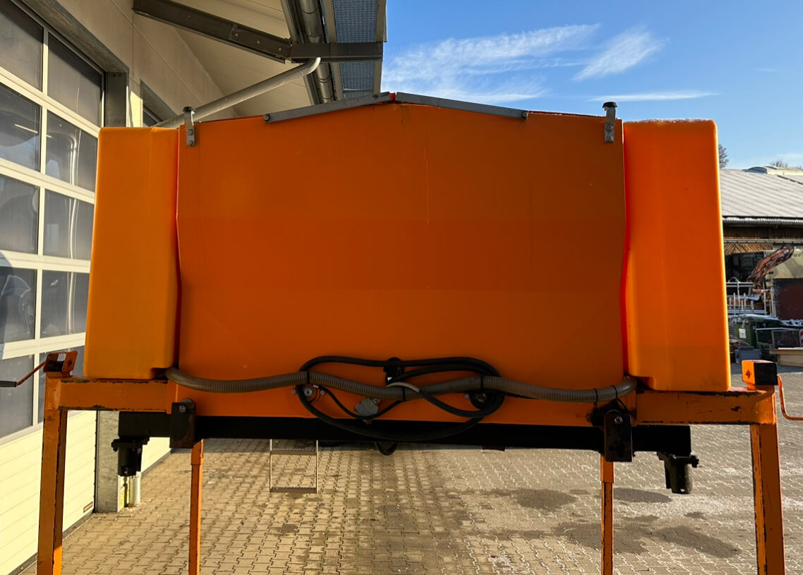 Unimog Salzstreuer Gmeiner 4000TCFS - Rozmetač piesku/ Soli: obrázok 5 Unimog Salzstreuer Gmeiner 4000TCFS - Rozmetač piesku/ Soli: obrázok 5