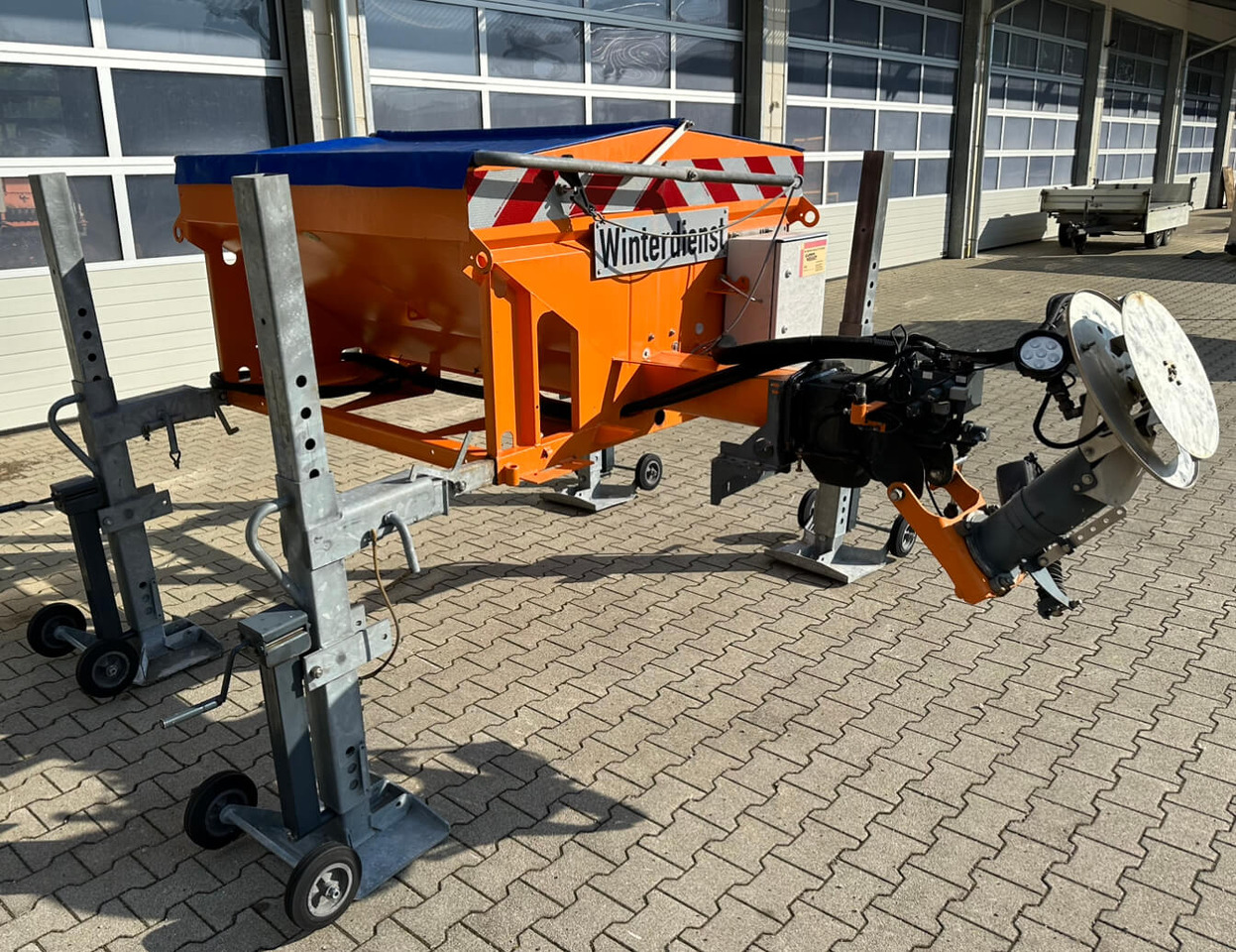 Unimog Salzstreuer KüpperWeisser IMSSN J15012 H - Rozmetač piesku/ Soli: obrázok 3 Unimog Salzstreuer KüpperWeisser IMSSN J15012 H - Rozmetač piesku/ Soli: obrázok 3