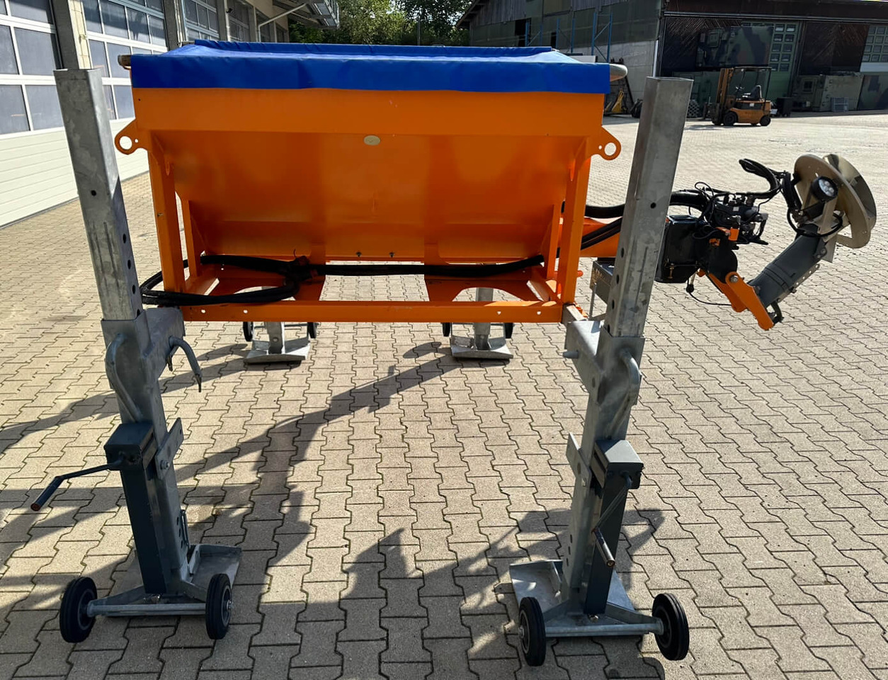 Unimog Salzstreuer KüpperWeisser IMSSN J15012 H - Rozmetač piesku/ Soli: obrázok 4 Unimog Salzstreuer KüpperWeisser IMSSN J15012 H - Rozmetač piesku/ Soli: obrázok 4