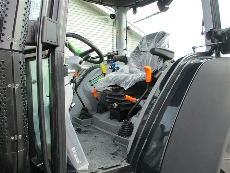 Deutz-fahr Agrofarm 115G New and Unused tractor with 30F+30R - Traktor: obrázok 5 Deutz-fahr Agrofarm 115G New and Unused tractor with 30F+30R - Traktor: obrázok 5