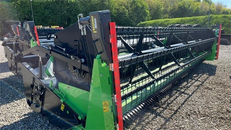 Deutz-fahr C7206 With 24feed - 7.2m header. New and unused Co - Obilný kombajn: obrázok 4 Deutz-fahr C7206 With 24feed - 7.2m header. New and unused Co - Obilný kombajn: obrázok 4