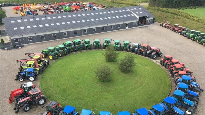 Fendt 828 Profi model. Meget flot traktor med nye fordæ - Traktor: obrázok 3 Fendt 828 Profi model. Meget flot traktor med nye fordæ - Traktor: obrázok 3