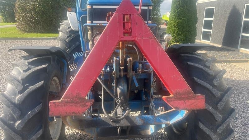 Ford 8210 Force II Med frontlift - Traktor: obrázok 4 Ford 8210 Force II Med frontlift - Traktor: obrázok 4