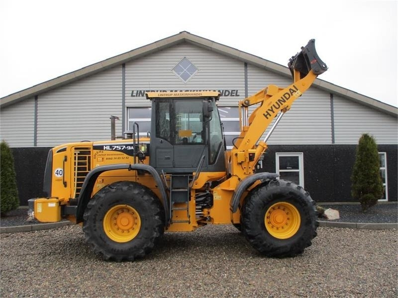 Hyundai 757-9A med 620/75R26 traktor hjul montering på - Kolesový nakladač: obrázok 2 Hyundai 757-9A med 620/75R26 traktor hjul montering på - Kolesový nakladač: obrázok 2