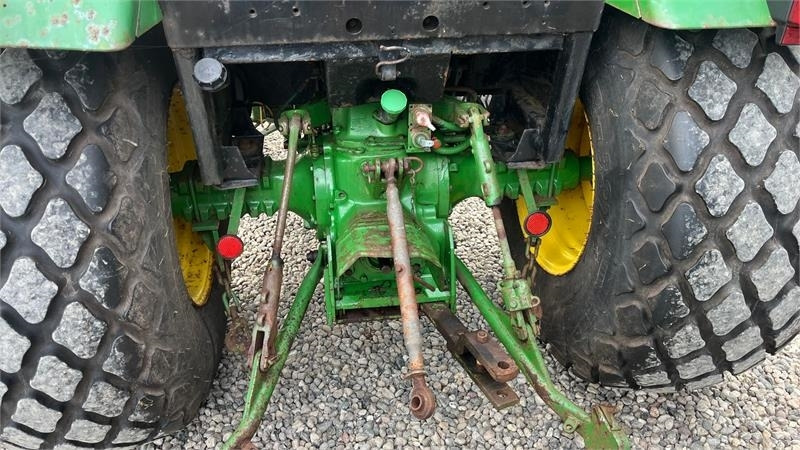 John Deere 1640 Med græsdæk og frontlæsser - Traktor: obrázok 4 John Deere 1640 Med græsdæk og frontlæsser - Traktor: obrázok 4