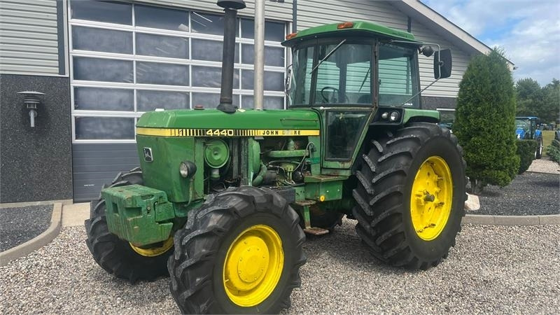 John Deere 4430 Med Powershift - Traktor: obrázok 2 John Deere 4430 Med Powershift - Traktor: obrázok 2
