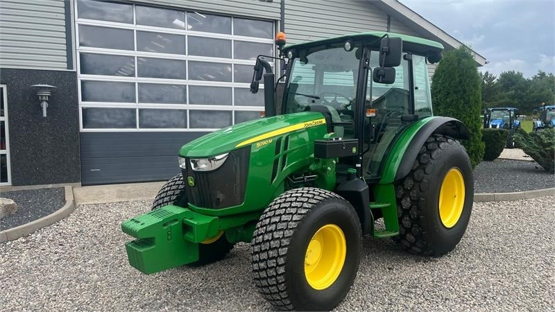 John Deere 5090 M Med græsdæk - Traktor: obrázok 2 John Deere 5090 M Med græsdæk - Traktor: obrázok 2