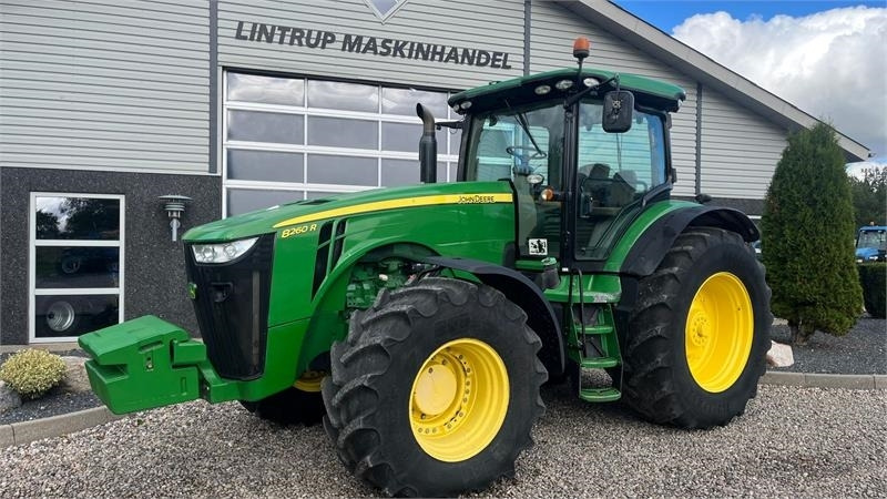 John Deere 8260R - Traktor: obrázok 2 John Deere 8260R - Traktor: obrázok 2