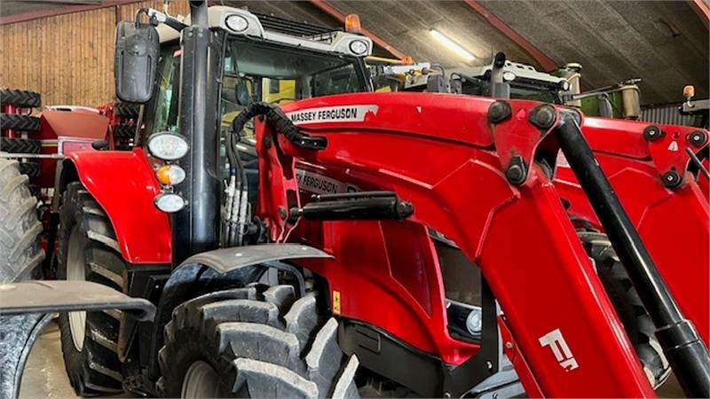 Massey Ferguson 6715 S Med front læsser. Læsser er meget lidt brug - Traktor: obrázok 3 Massey Ferguson 6715 S Med front læsser. Læsser er meget lidt brug - Traktor: obrázok 3