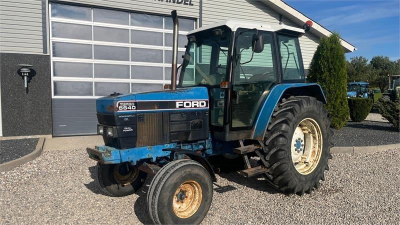 New Holland 5640 SL Dualpower - Traktor: obrázok 2 New Holland 5640 SL Dualpower - Traktor: obrázok 2