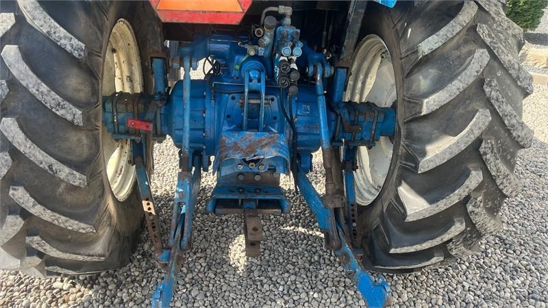 New Holland 5640 SL Dualpower - Traktor: obrázok 4 New Holland 5640 SL Dualpower - Traktor: obrázok 4