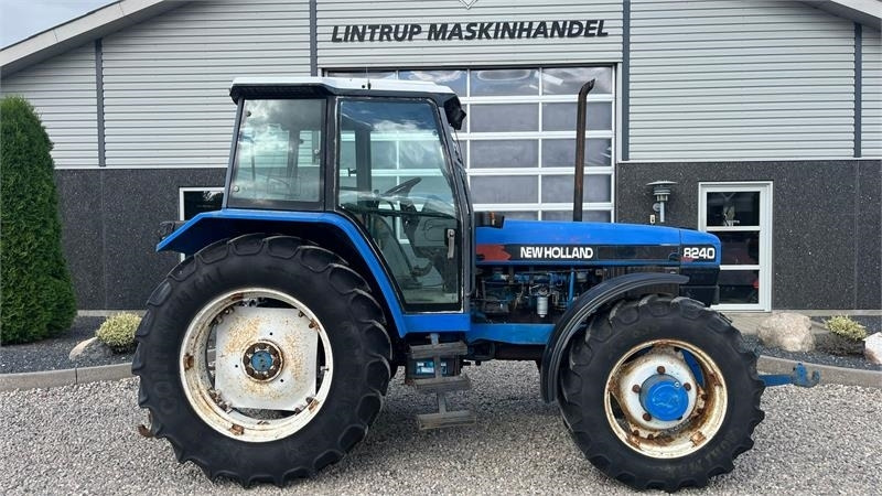Traktor New Holland 8240 SLE Med frontlift og frontPTO: obrázok 7 Traktor New Holland 8240 SLE Med frontlift og frontPTO: obrázok 7
