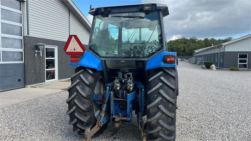 Traktor New Holland 8240 SLE Med frontlift og frontPTO: obrázok 14 Traktor New Holland 8240 SLE Med frontlift og frontPTO: obrázok 14