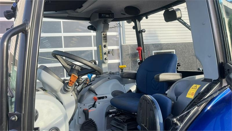 New Holland T5.100 Blue Power udstyrs model, med brede hjul, f - Traktor: obrázok 4 New Holland T5.100 Blue Power udstyrs model, med brede hjul, f - Traktor: obrázok 4