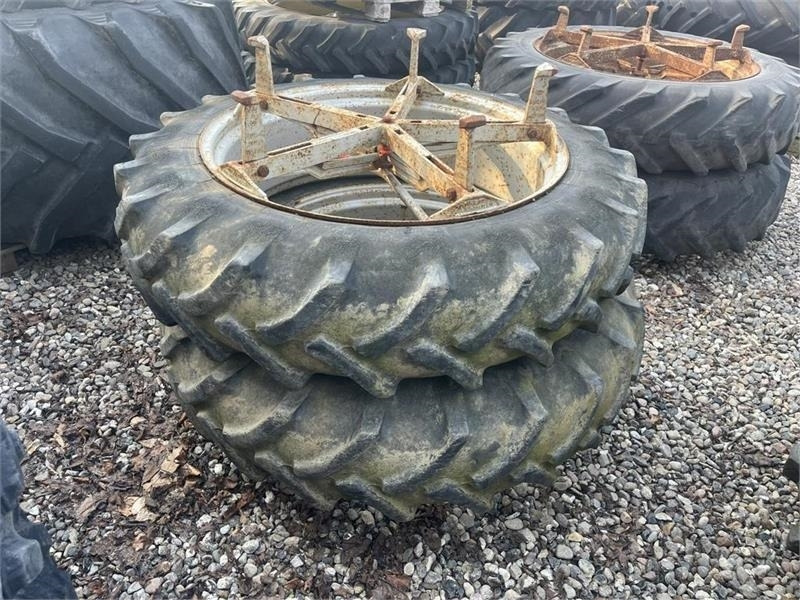Pirelli 12,4R36 Molcon 5 arme bred - Pneumatika pre Poľnohospodárske stroje: obrázok 1 Pirelli 12,4R36 Molcon 5 arme bred - Pneumatika pre Poľnohospodárske stroje: obrázok 1