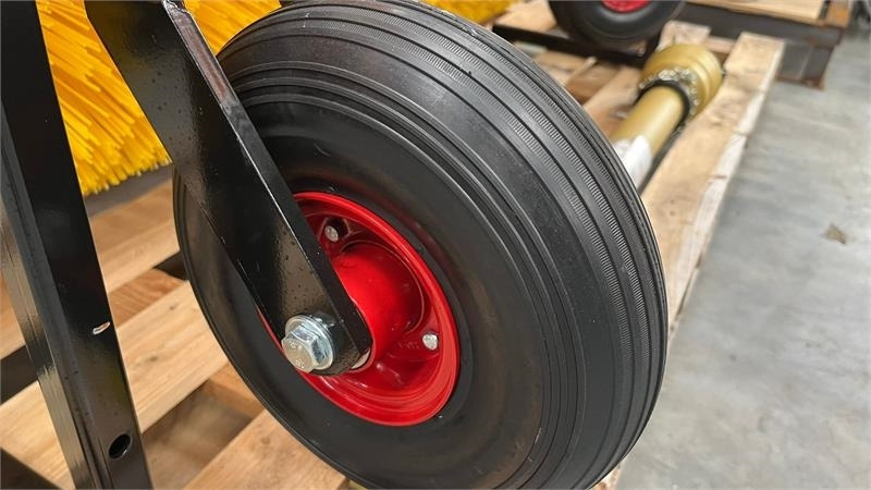 Thyregod TK 1600 PTO, med hydraulisk sving. - Zametač: obrázok 3 Thyregod TK 1600 PTO, med hydraulisk sving. - Zametač: obrázok 3