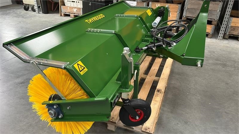 Thyregod TK 2800 med nylon børster og hydraulisk sving. bre - Zametač: obrázok 2 Thyregod TK 2800 med nylon børster og hydraulisk sving. bre - Zametač: obrázok 2