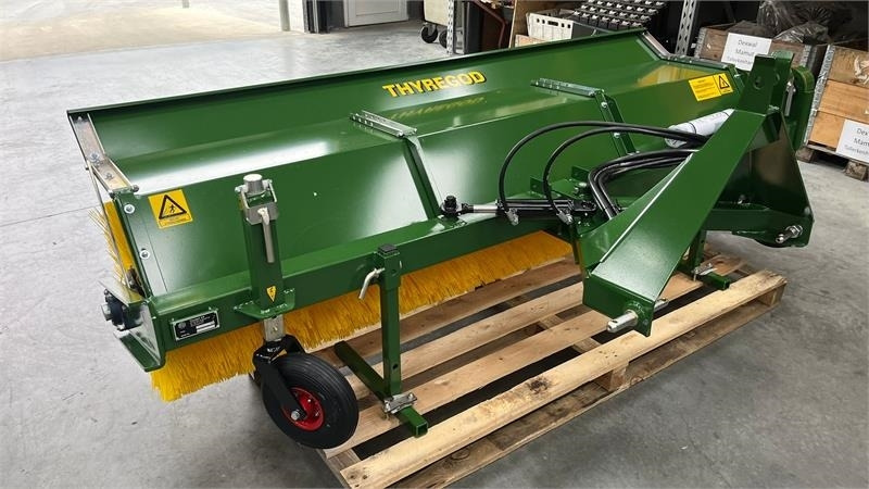 Thyregod TK 2800 med nylon børster og hydraulisk sving. bre - Zametač: obrázok 1 Thyregod TK 2800 med nylon børster og hydraulisk sving. bre - Zametač: obrázok 1