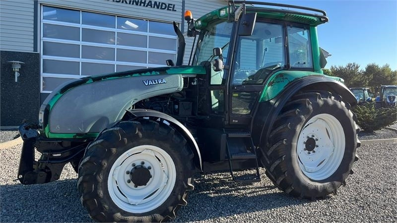 Valtra T130 med 3.5ton frontlift - Traktor: obrázok 2 Valtra T130 med 3.5ton frontlift - Traktor: obrázok 2