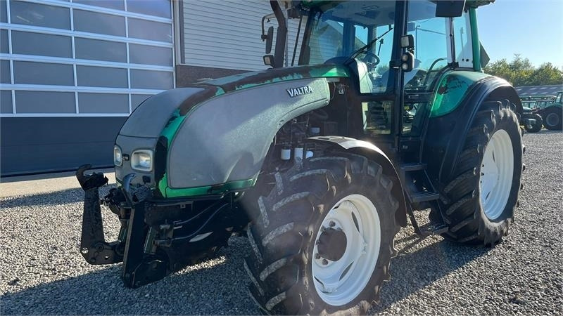 Valtra T130 med 3.5ton frontlift - Traktor: obrázok 3 Valtra T130 med 3.5ton frontlift - Traktor: obrázok 3