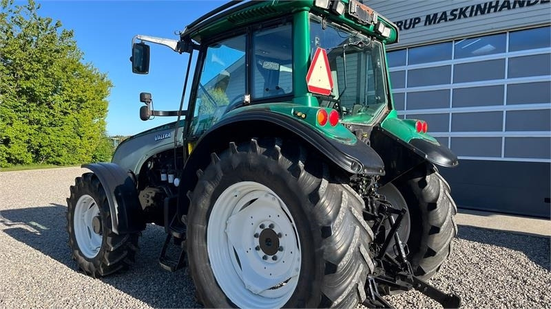Valtra T130 med 3.5ton frontlift - Traktor: obrázok 5 Valtra T130 med 3.5ton frontlift - Traktor: obrázok 5