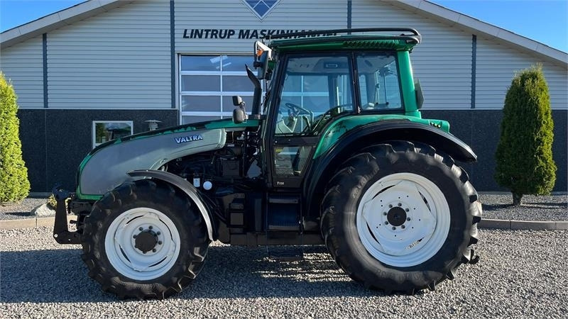 Valtra T130 med 3.5ton frontlift - Traktor: obrázok 1 Valtra T130 med 3.5ton frontlift - Traktor: obrázok 1