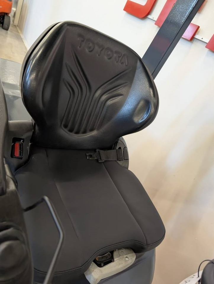 Toyota 10811 06-8FD25F - Dieselový vysokozdvižný vozík: obrázok 5 Toyota 10811 06-8FD25F - Dieselový vysokozdvižný vozík: obrázok 5