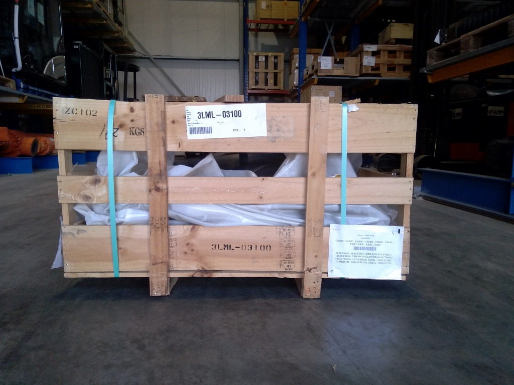 Case 3LML03100 - 31ML01017CG (HYDRAULIC TANK) - Palivová nádrž pre Stavebné stroje: obrázok 3 Case 3LML03100 - 31ML01017CG (HYDRAULIC TANK) - Palivová nádrž pre Stavebné stroje: obrázok 3