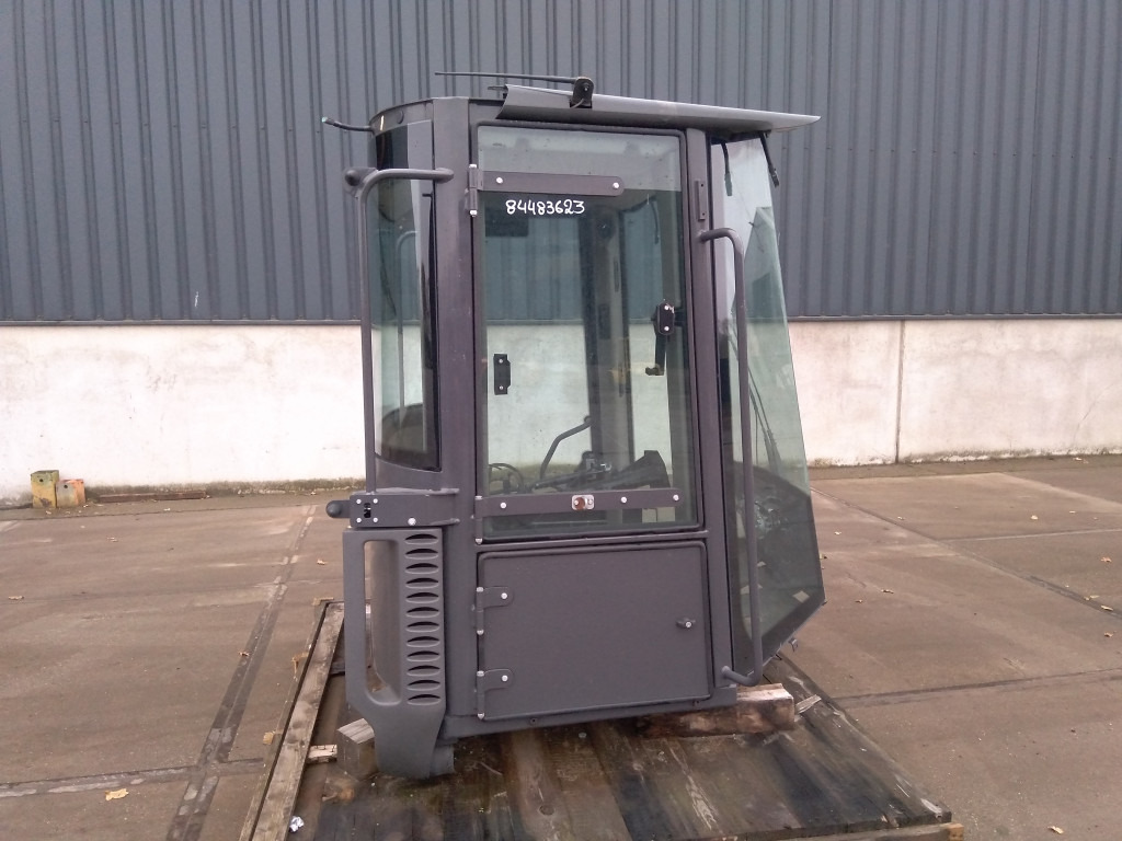 Case 84483623 - 84338702 - Kabína pre Stavebné stroje: obrázok 2 Case 84483623 - 84338702 - Kabína pre Stavebné stroje: obrázok 2