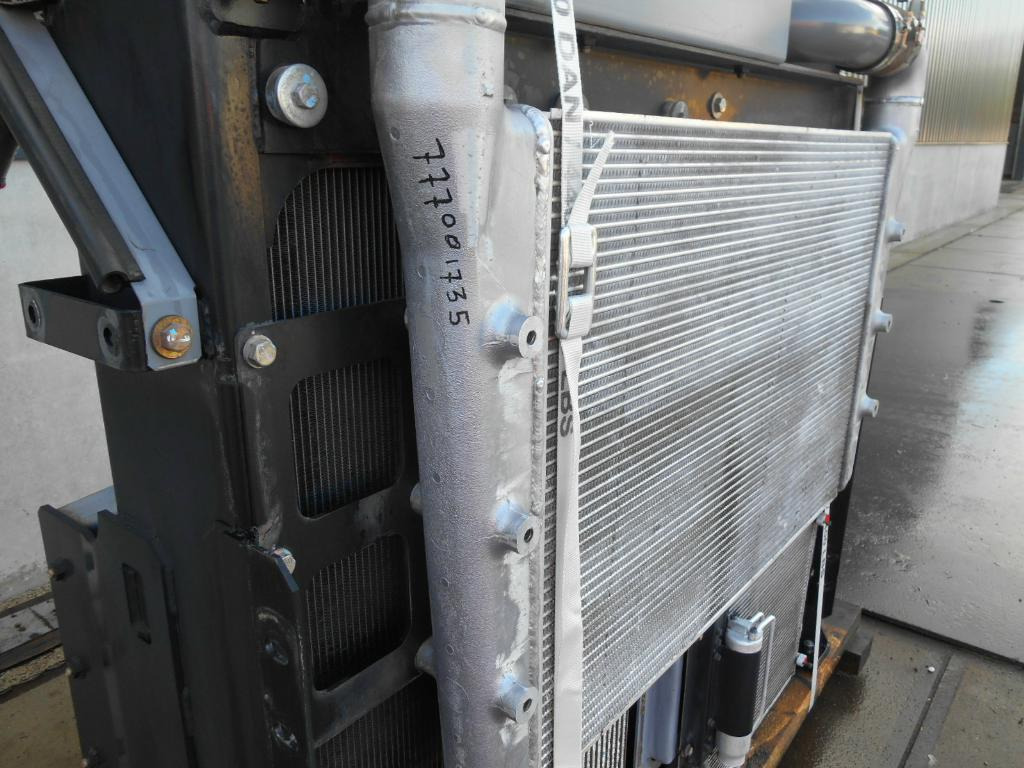 Hitachi YA00004877 - Medzichladič pre Stavebné stroje: obrázok 1 Hitachi YA00004877 - Medzichladič pre Stavebné stroje: obrázok 1