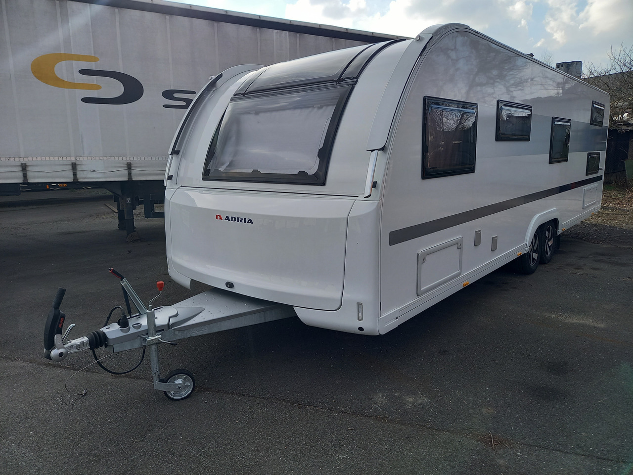 ADRIA Adora 753 UK - Obytný príves: obrázok 1 ADRIA Adora 753 UK - Obytný príves: obrázok 1