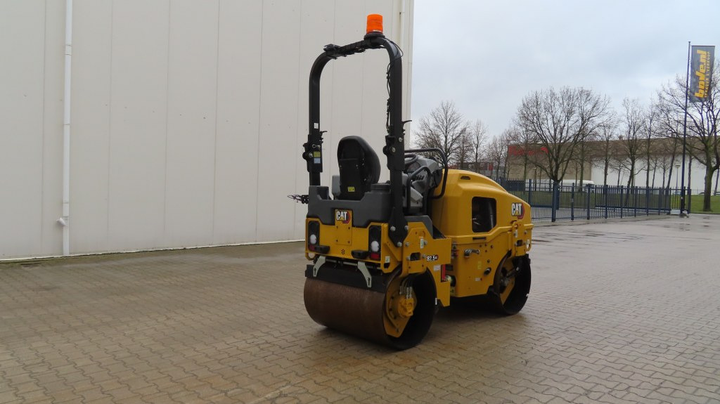 Caterpillar CB 2.5 GC - Cestný valec: obrázok 2 Caterpillar CB 2.5 GC - Cestný valec: obrázok 2