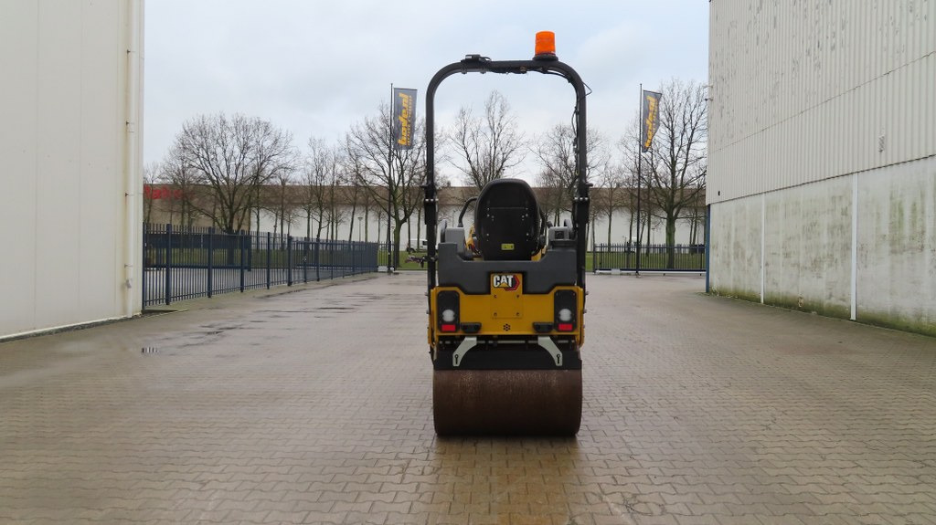 Caterpillar CB 2.5 GC - Cestný valec: obrázok 3 Caterpillar CB 2.5 GC - Cestný valec: obrázok 3