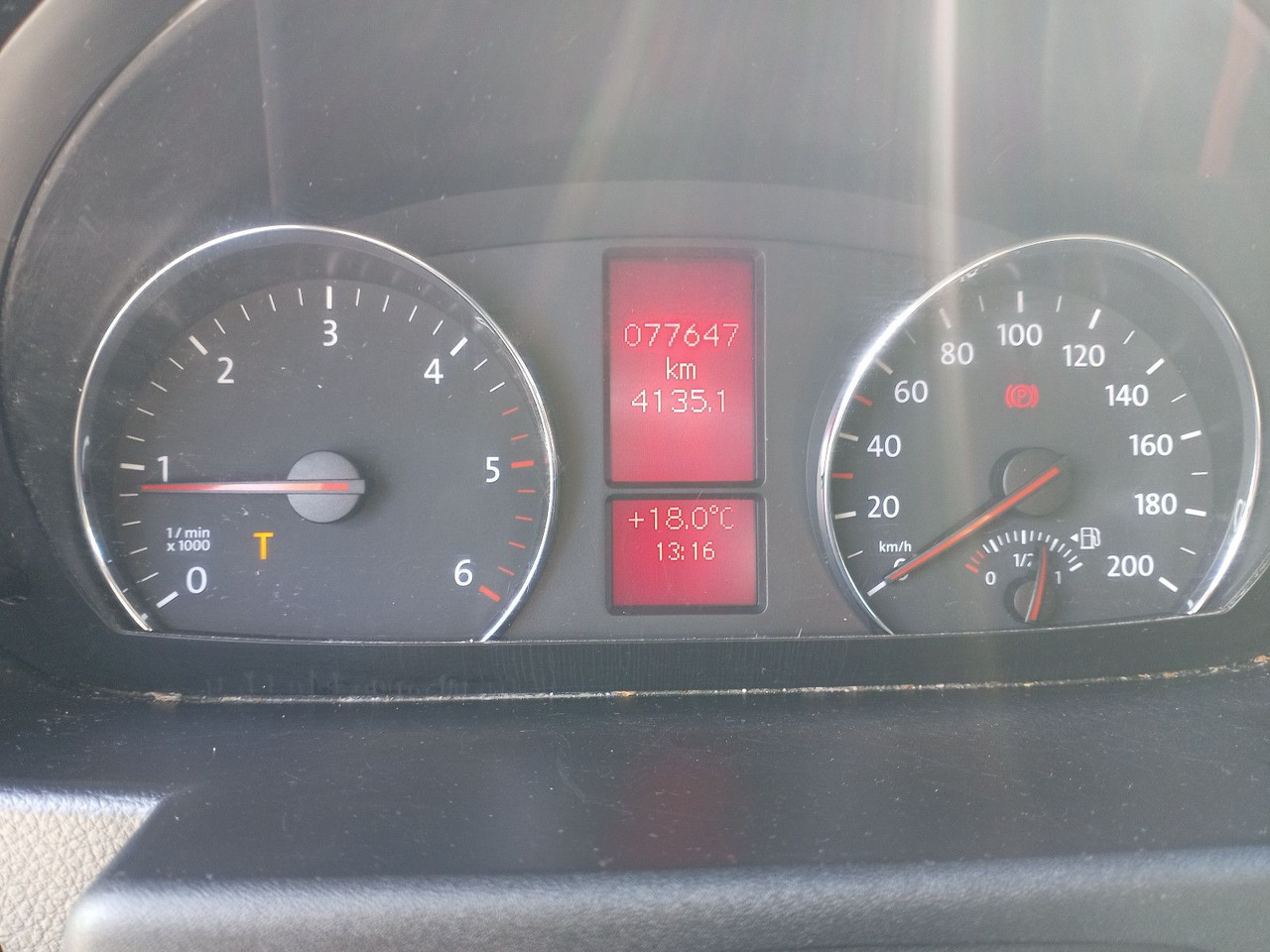 Volkswagen Crafter 50 Koffer 2.0 TDI LR 120 kW Diesel - Dodávka skriňová nadstavba: obrázok 4 Volkswagen Crafter 50 Koffer 2.0 TDI LR 120 kW Diesel - Dodávka skriňová nadstavba: obrázok 4