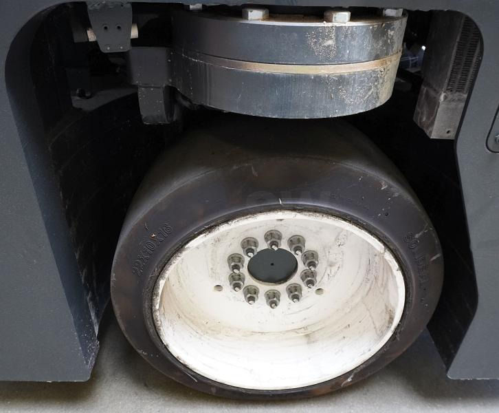 Combilift CB2500LPG - 4-cestný skladový zakladač: obrázok 5 Combilift CB2500LPG - 4-cestný skladový zakladač: obrázok 5