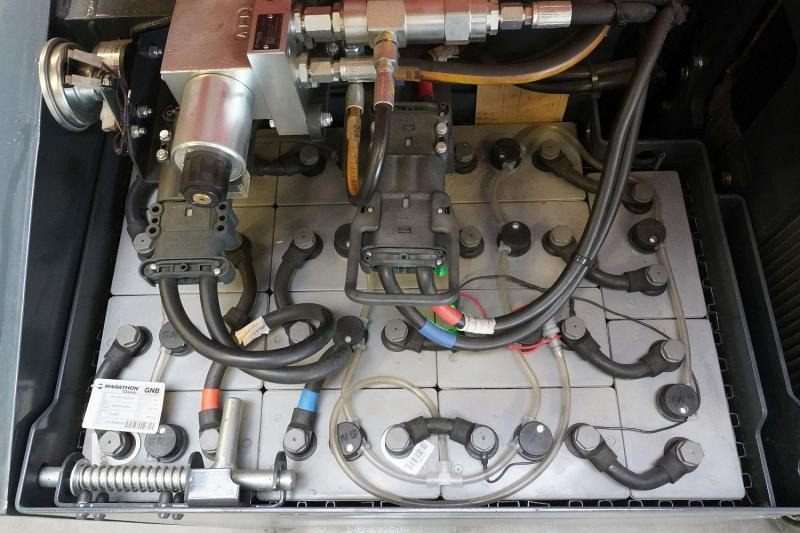 Combilift CBE3000 - 4-cestný skladový zakladač: obrázok 5 Combilift CBE3000 - 4-cestný skladový zakladač: obrázok 5