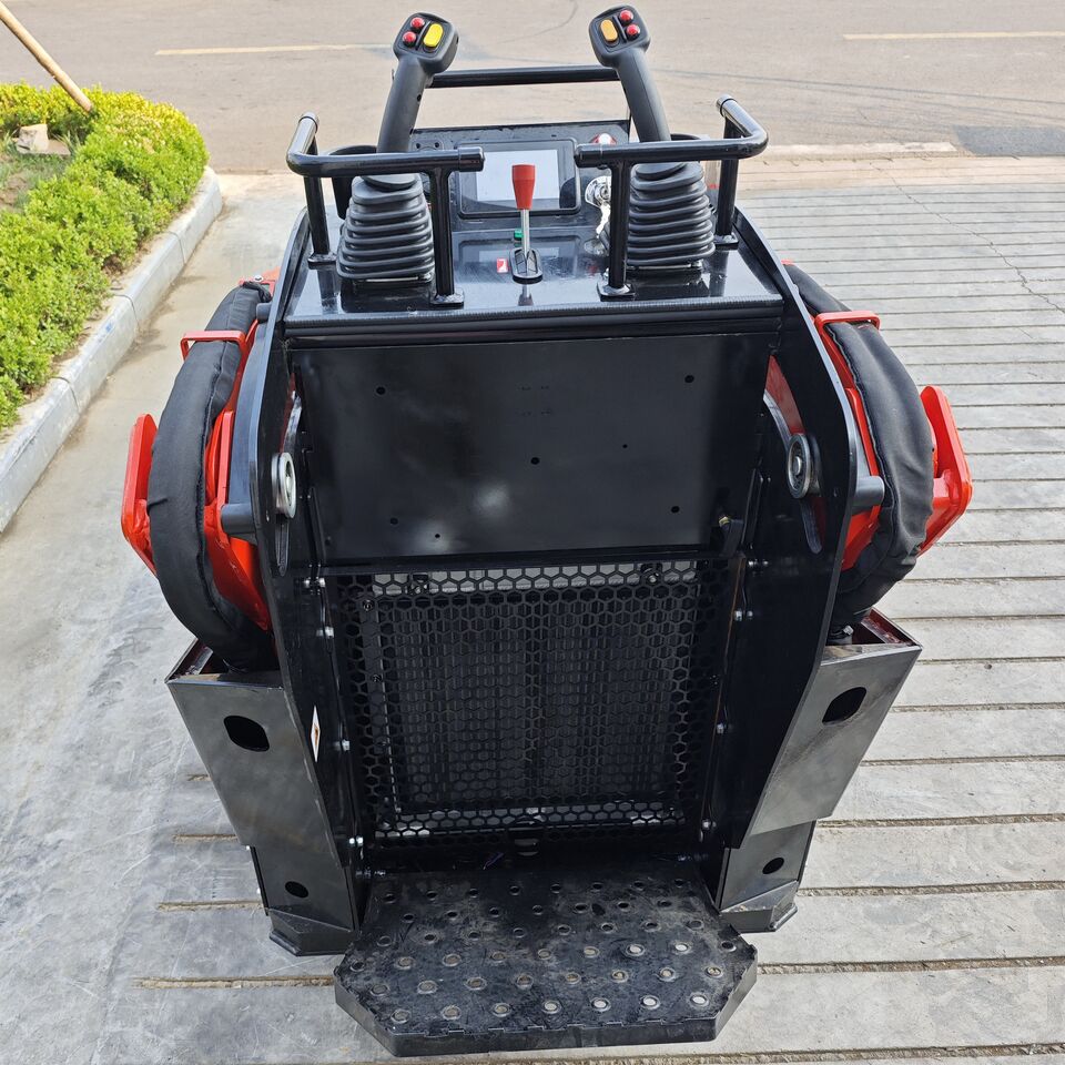 QINGDAO PROMISING Compact Track Loader Model T1000 - Šmykom riadený nakladač: obrázok 4 QINGDAO PROMISING Compact Track Loader Model T1000 - Šmykom riadený nakladač: obrázok 4