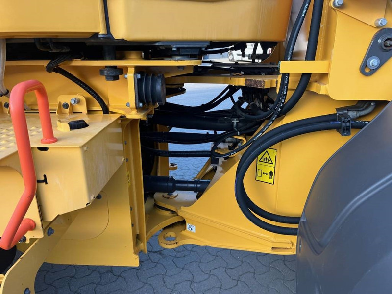 Kolesový nakladač Volvo L 60 H: obrázok 11