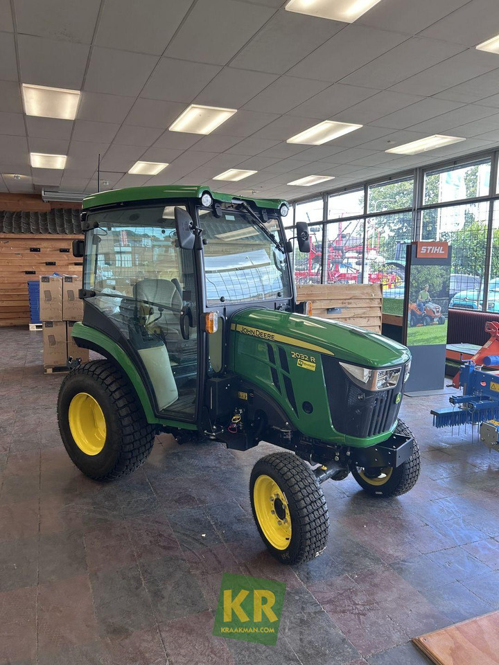 2032R John Deere - Kompaktný traktor: obrázok 4 2032R John Deere - Kompaktný traktor: obrázok 4