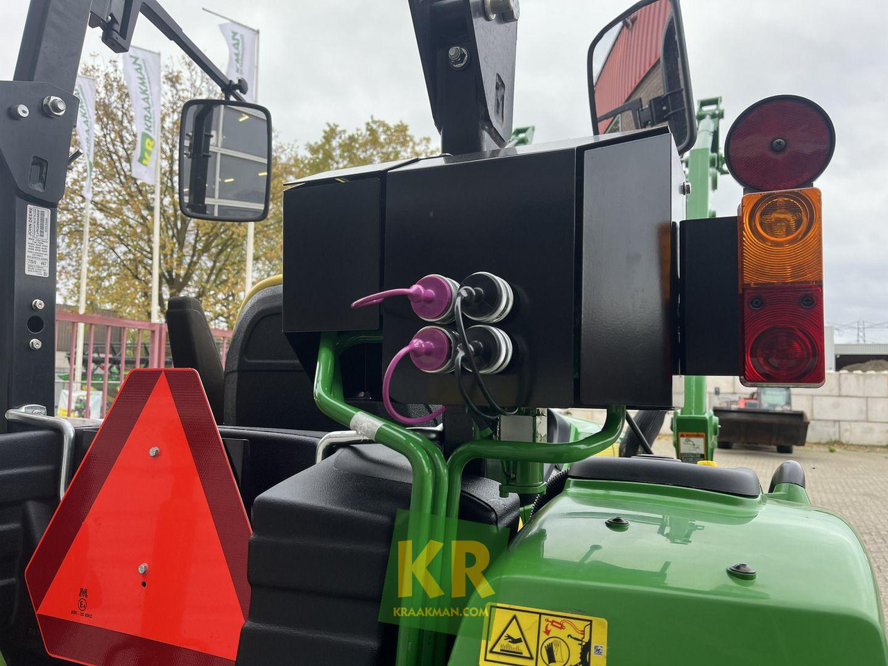 4049M John Deere - Kompaktný traktor: obrázok 4 4049M John Deere - Kompaktný traktor: obrázok 4