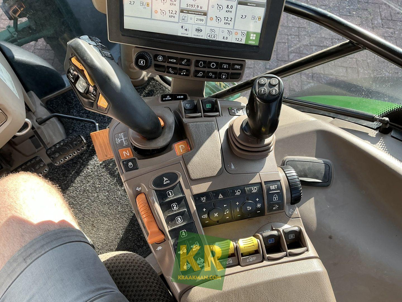 6130R John Deere - Traktor: obrázok 1 6130R John Deere - Traktor: obrázok 1