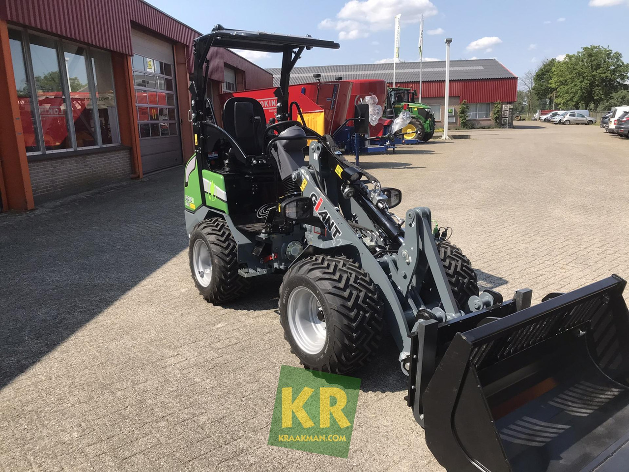 G2200E Giant - Kĺbový nakladač: obrázok 2 G2200E Giant - Kĺbový nakladač: obrázok 2