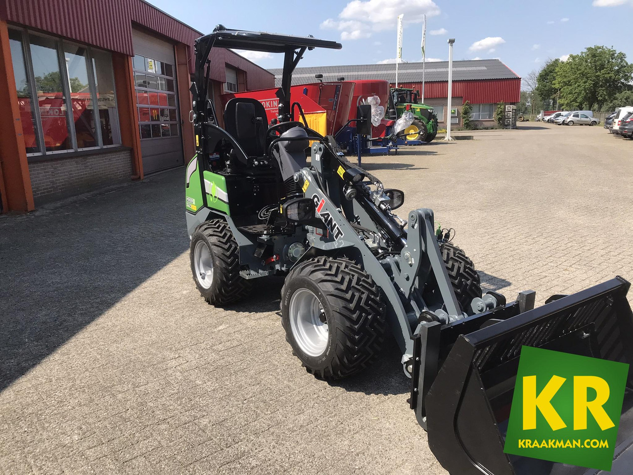 G2200E Giant - Kĺbový nakladač: obrázok 2 G2200E Giant - Kĺbový nakladač: obrázok 2